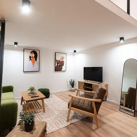 Urban Oasis Weiner Apartment *
